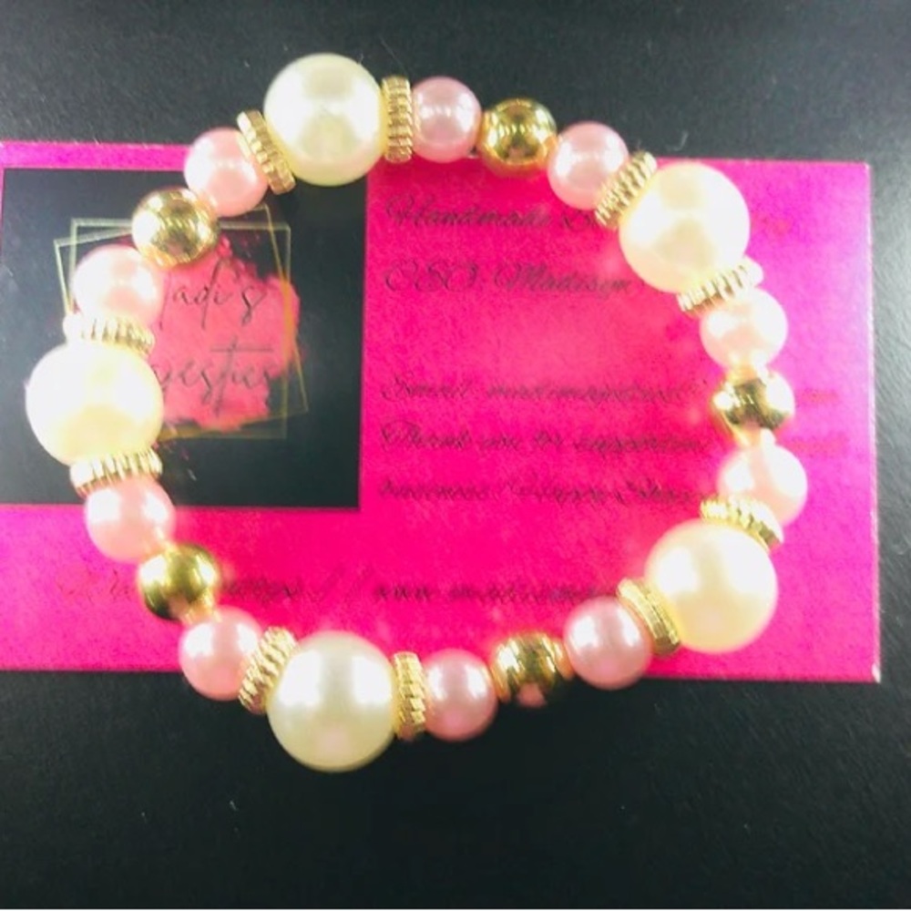 Elegant Pearl and Gold Beaded Bracelet